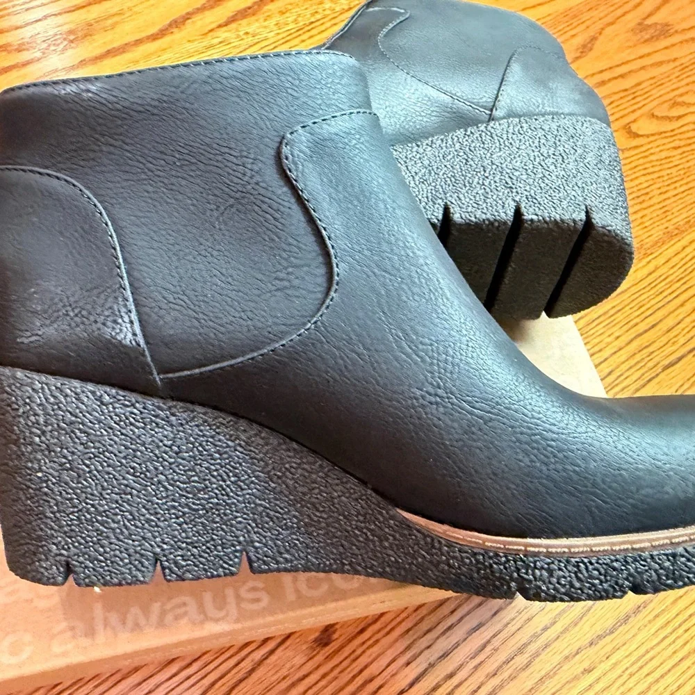 Dr.‎ Scholl's Black Wedge Ankle Boots Ladies Size 7.5 NEW